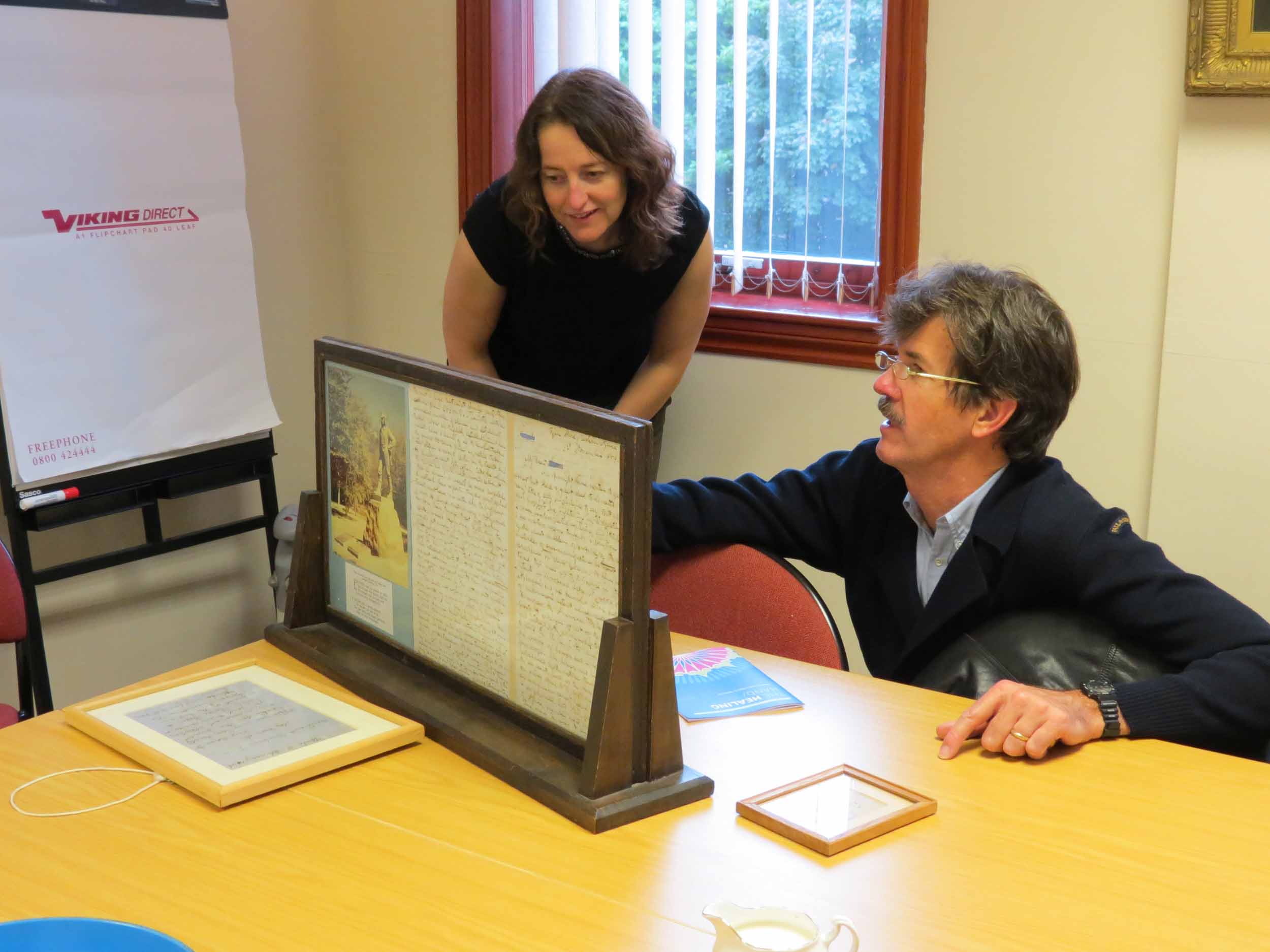 Alison Metcalfe and Mike Toth view a Livingstone manuscript held by EMMS International, 2013. Copyright Michael B. Toth. Creative Commons Attribution-NonCommercial 3.0 Unported (https://creativecommons.org/licenses/by-nc/3.0/). Alison Metcalfe and Mike Toth view a Livingstone manuscript held by EMMS International, 2013. Copyright Michael B. Toth. Creative Commons Attribution-NonCommercial 3.0 Unported (https://creativecommons.org/licenses/by-nc/3.0/).