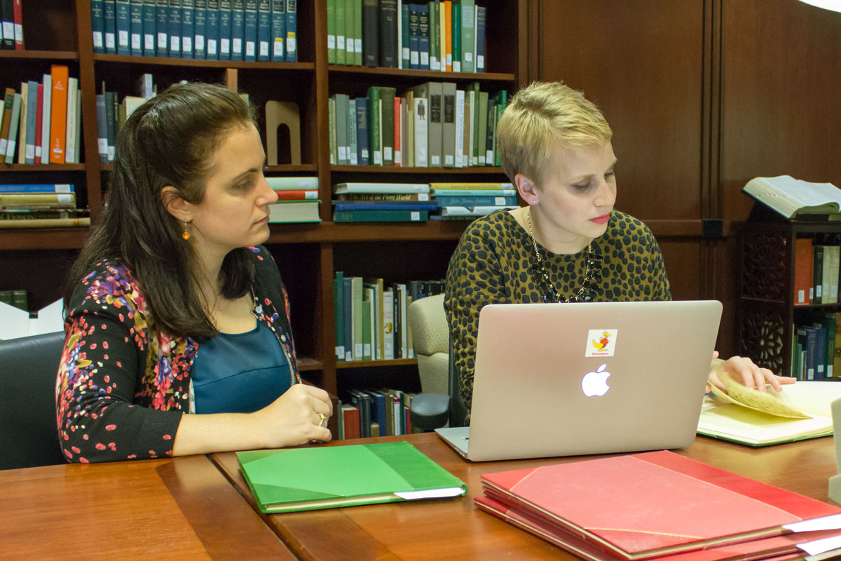 Heather Ball and Angela Aliff at the Joseph F. Cullman 3rd Library of Natural History, Washington DC, 2014. Copyright Angela Aliff. Creative Commons Attribution-NonCommercial 3.0 Unported (https://creativecommons.org/licenses/by-nc/3.0/).